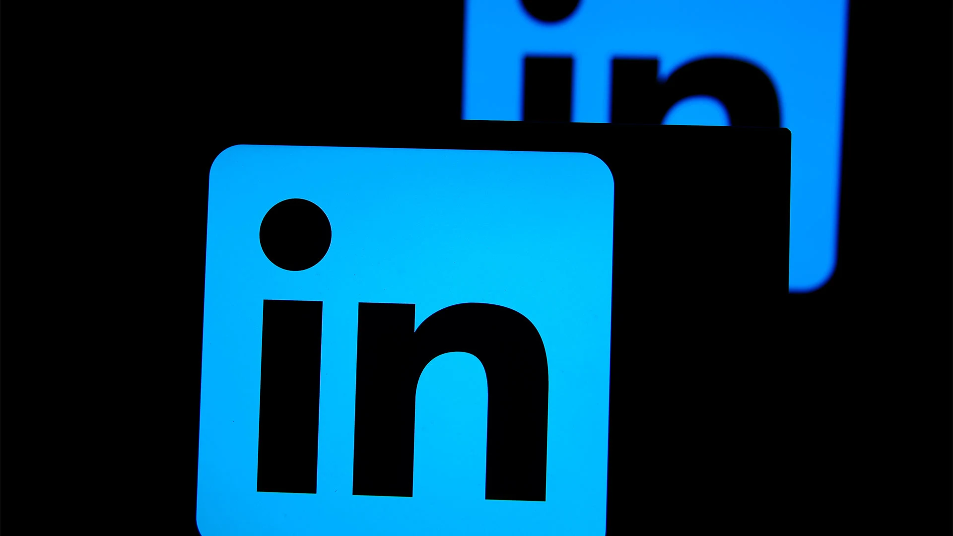 LinkedIn planea usar tus datos para entrenar su IA. Así puedes evitarlo