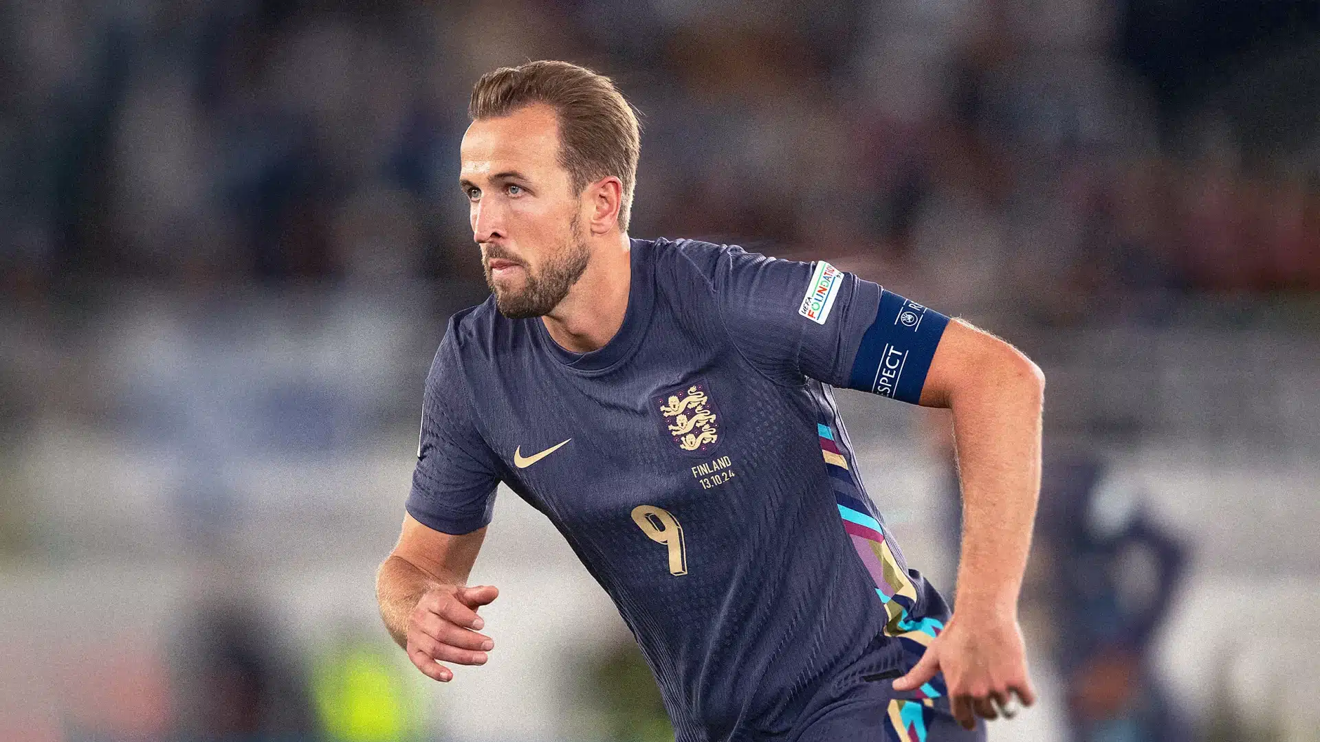 Harry Kane de Inglaterra en acción durante un partido de la Liga de Naciones de la UEFA entre Finlandia e Inglaterra en el Estadio Olímpico de Helsinki el 13 de octubre de 2024. [Foto: Joe Prior/Visionhaus/Getty Images]