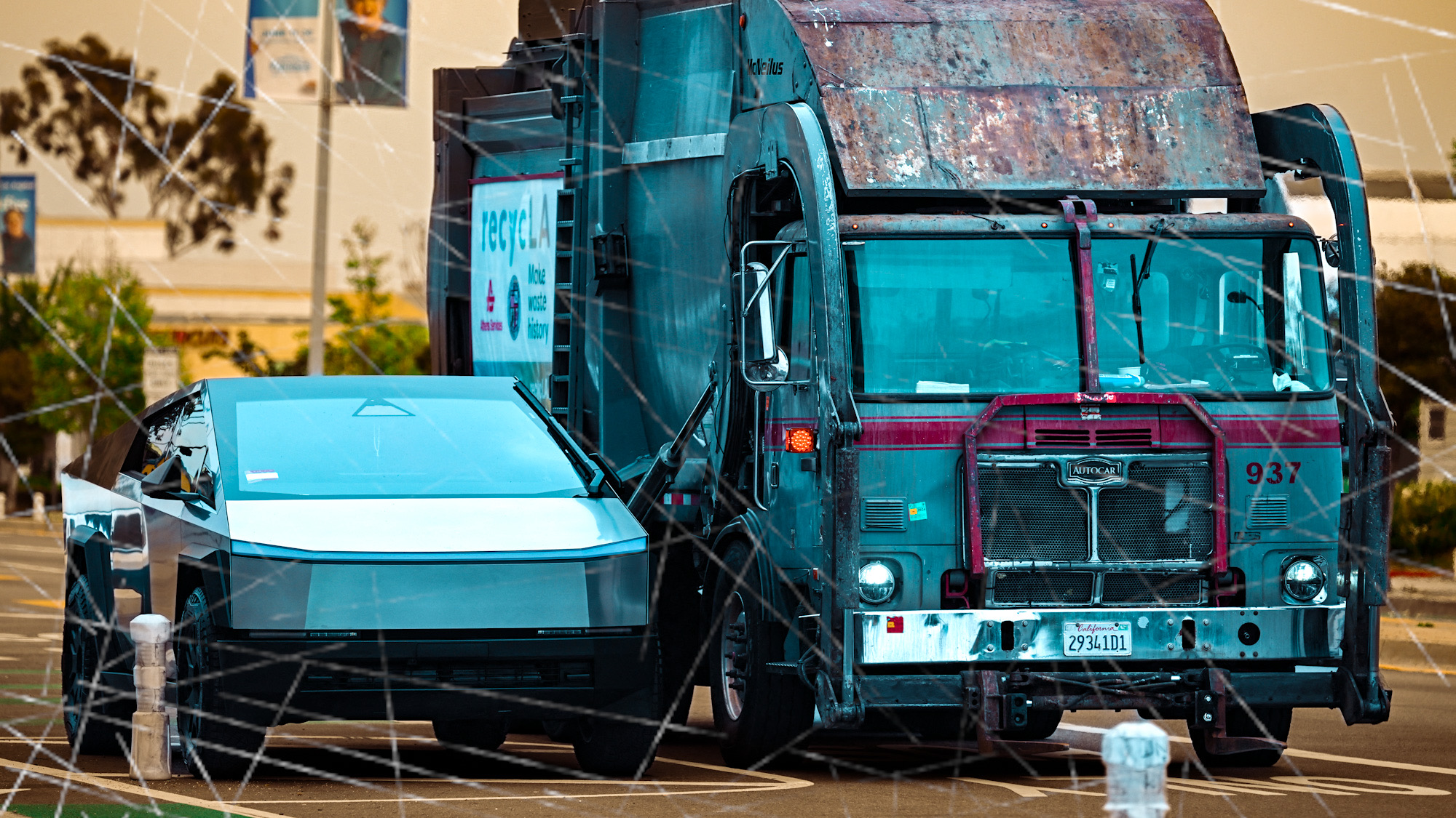 Tesla llama a revisión 27,000 Cybertruck por problemas en cámara de reversa